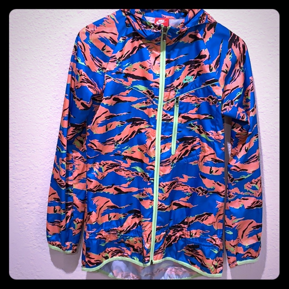 Lightweight Packable Women’s Colorful Nike Jacket